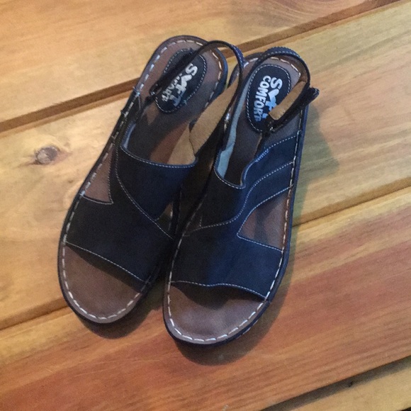 NWOT ladies wedge sandals - Picture 1 of 6